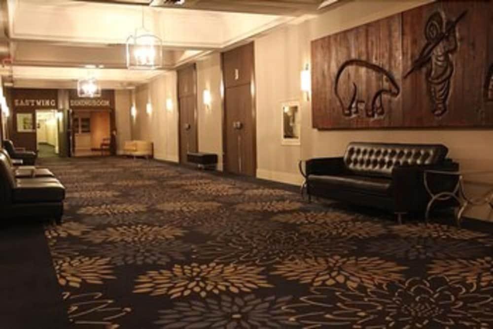 The Senator Hotel & Conference Center Timmins Extérieur photo