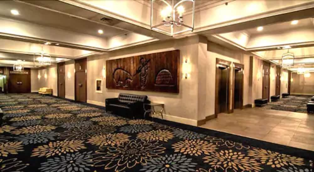 The Senator Hotel & Conference Center Timmins Extérieur photo