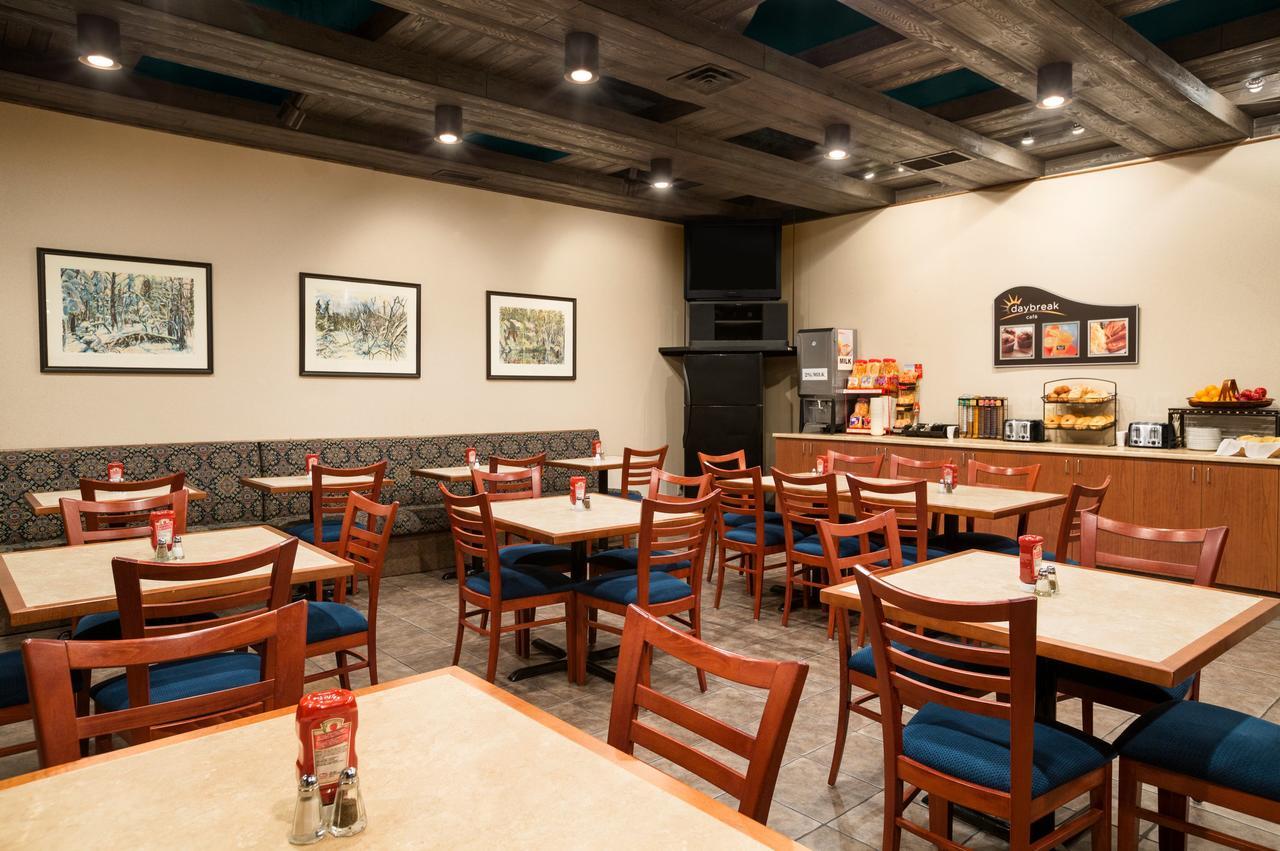 The Senator Hotel & Conference Center Timmins Extérieur photo